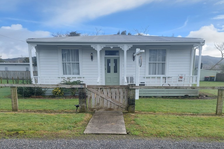 Shunters Cottage: Hauraki Rail Trail